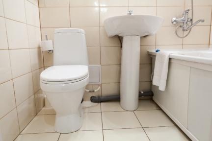 怎麼洗都還是有「廁所味」？家事達人曝：漏掉關鍵這一處沒清，小心尿味永流傳