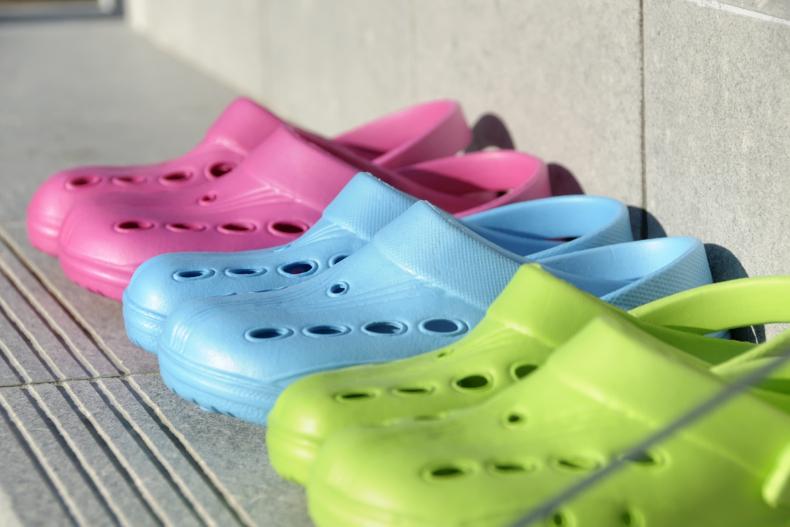 85％拖鞋塑化劑超標！大陸製「塑膠拖鞋」超級毒，這雙直接超標805倍