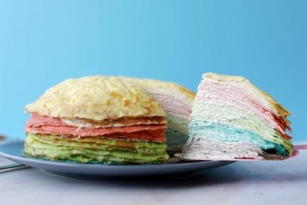 「8吋彩虹千層」只賣420元！超誘人的冰淇淋口感，難怪每周熱銷1500個