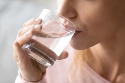 你今天喝水了嗎？揭秘「身體缺水6大症狀」：嗜睡、頭暈全是警訊