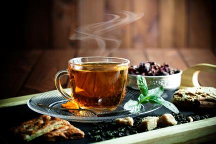 入秋後食慾增加！綠茶可加入這４種藥材，消水腫、瘦小腹，連下半身肥胖都有解