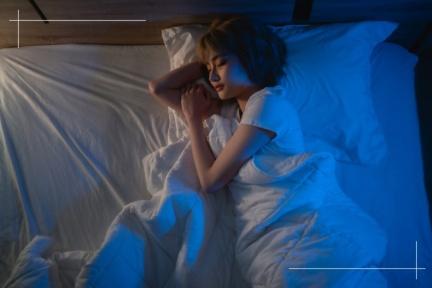 睡覺＝運動！科學研究證實「睡眠瘦身法」為真，5大條件一次看！「2習慣」嚴重影響褪黑激素分泌