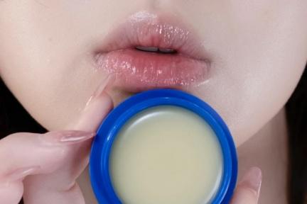 告別脫皮跟唇紋！「4改善方法＋4款神奇唇部保養品」讓你擁有水潤嫩唇