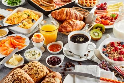 營養師公開21種「台式熱門早餐」熱量表：「這口味」的鐵板麵＝運動3小時才能消耗！