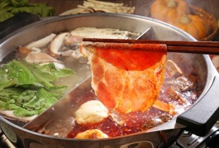 冬天吃鍋要注意！最肥鍋物TOP 6熱量爆表，營養師警告：喝兩碗熱湯鈉含量就超標