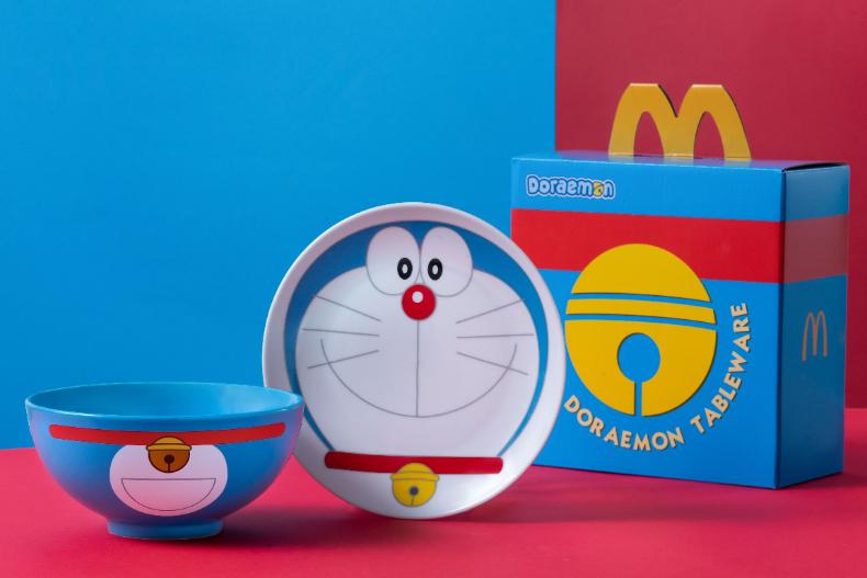 麥當勞推超萌「哆啦A夢碗盤組」！招牌「百寶袋＋黃色鈴鐺」這天開賣，限量5萬組快衝